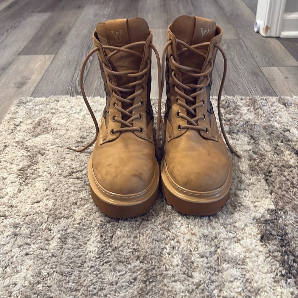 LV size 10 men's leather boots. Super warm and durable. Very minor wear.